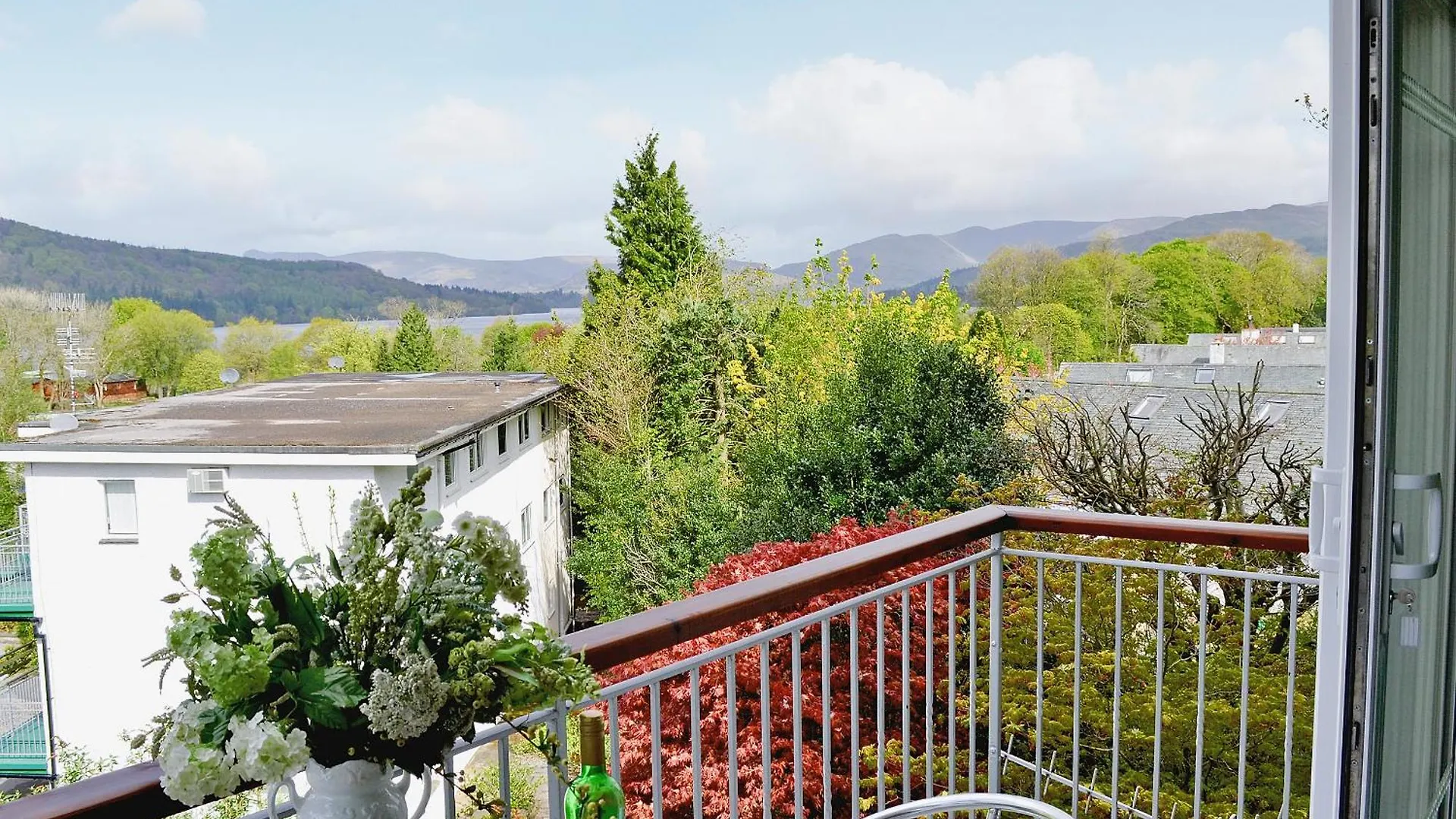 4 Top Cottages Near Blackwell Arts & Crafts House for a Lake District Stay