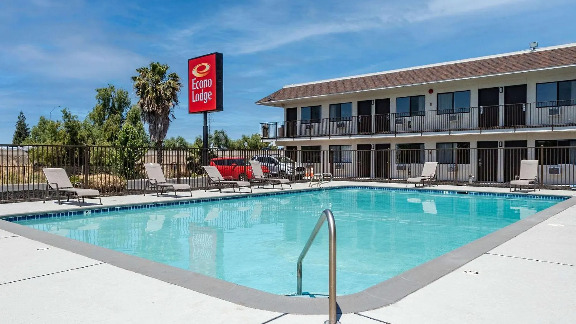 4 Econo Lodge Hotels in Northern California for Budget Travelers