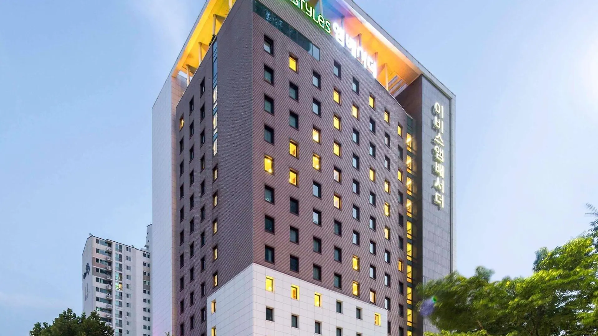 Staying Near Leeum Museum: 15 Business Hotels Compared