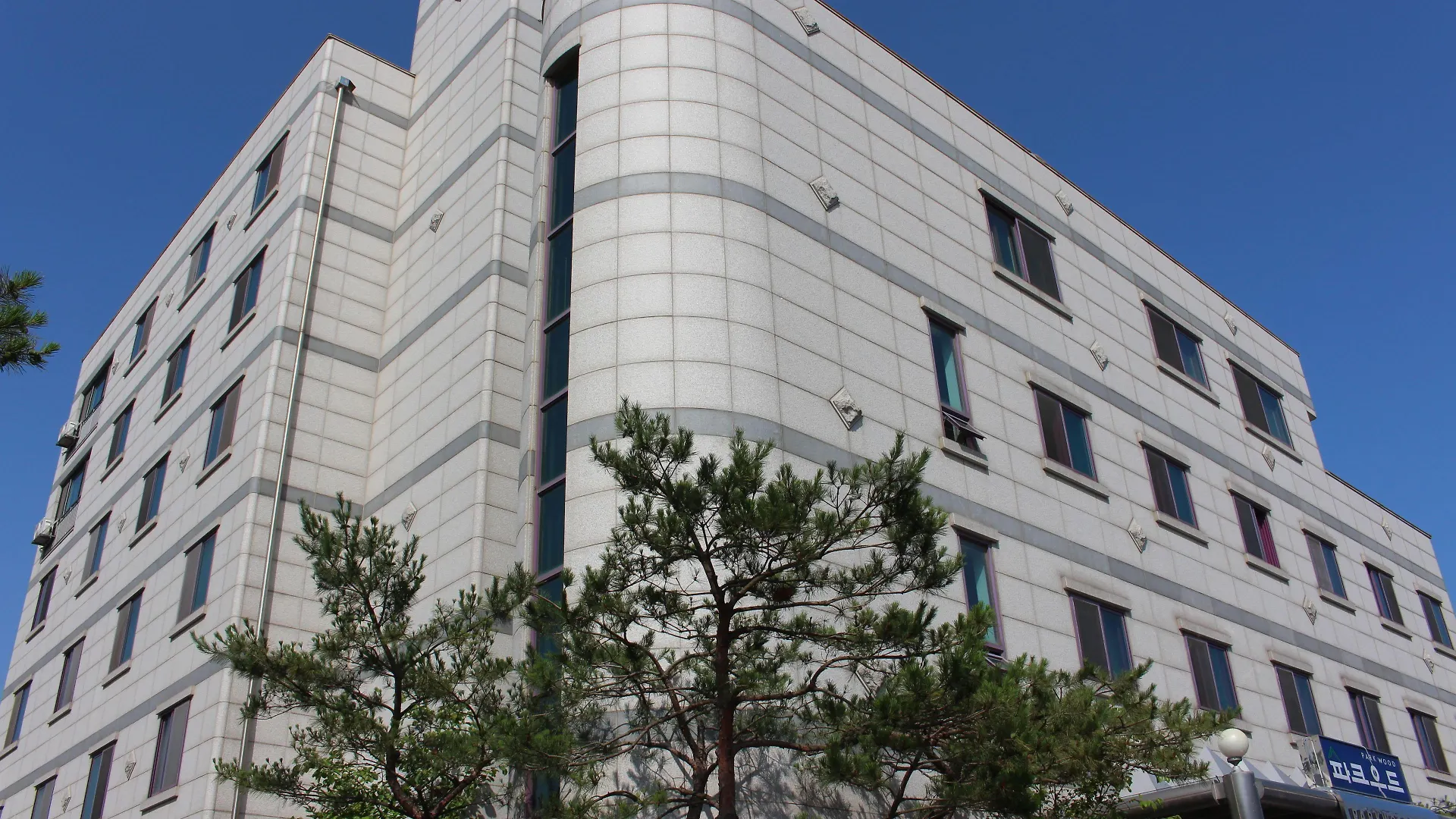 Where to Stay in South Korea: 4 Best Hotels for Solo Travelers