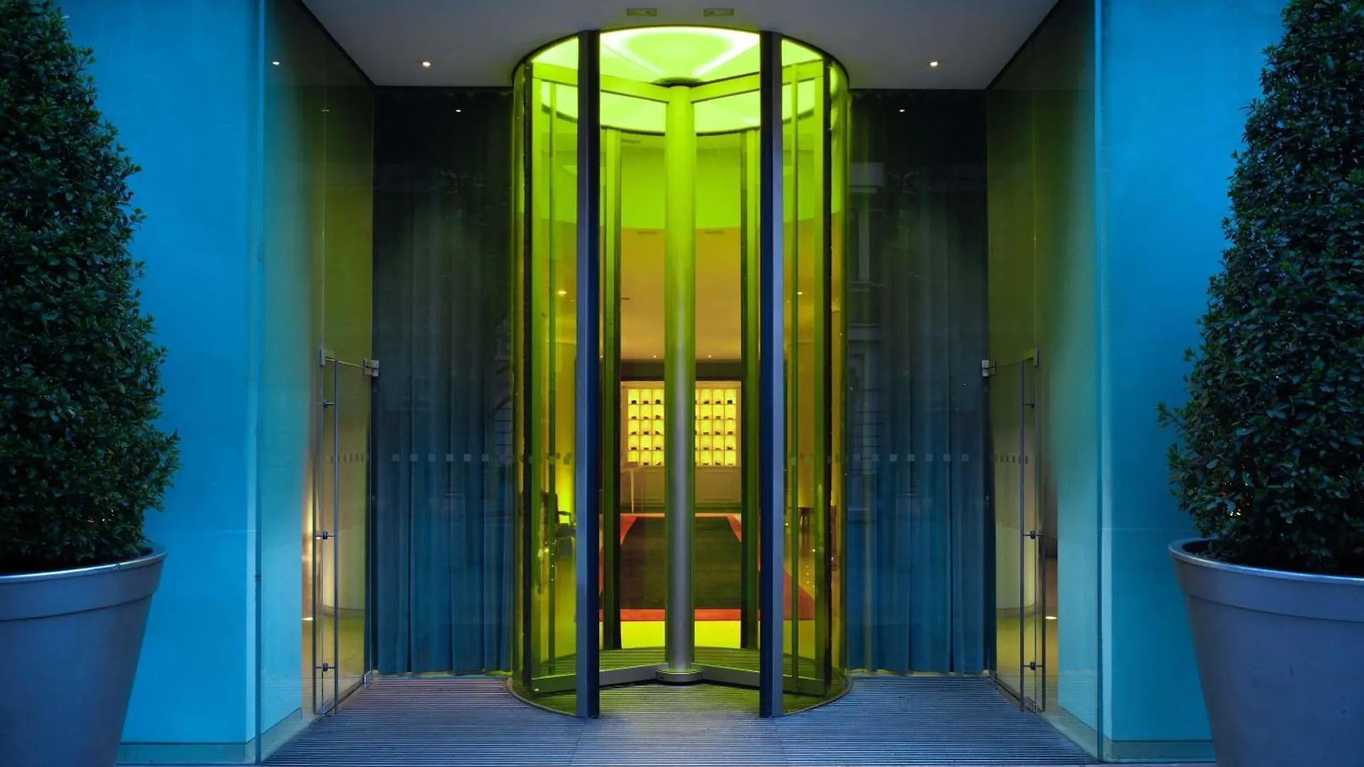 4 Smart 5-Star Hotels in West End Worth Booking