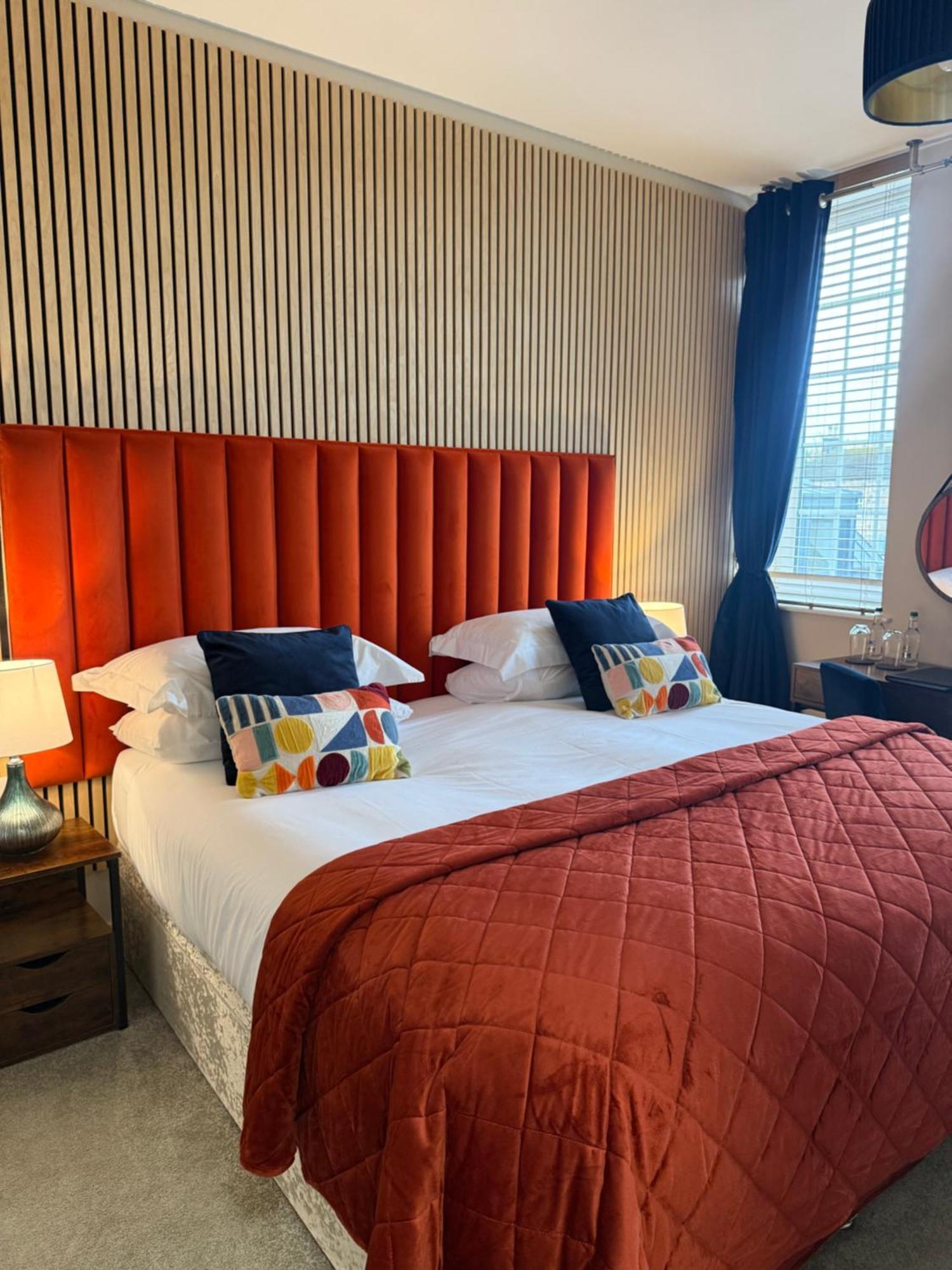 Where to Stay Near Muiravonside Country Park: 2 Central Hotels
