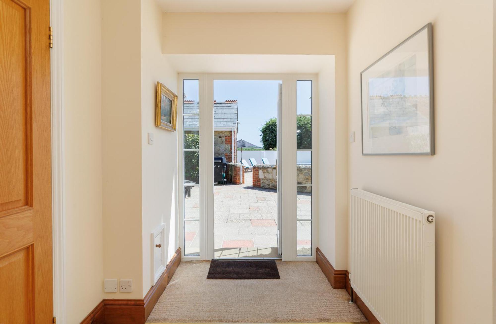 Staying Near Isle of Wight Steam Railway: 4 Hotels Compared