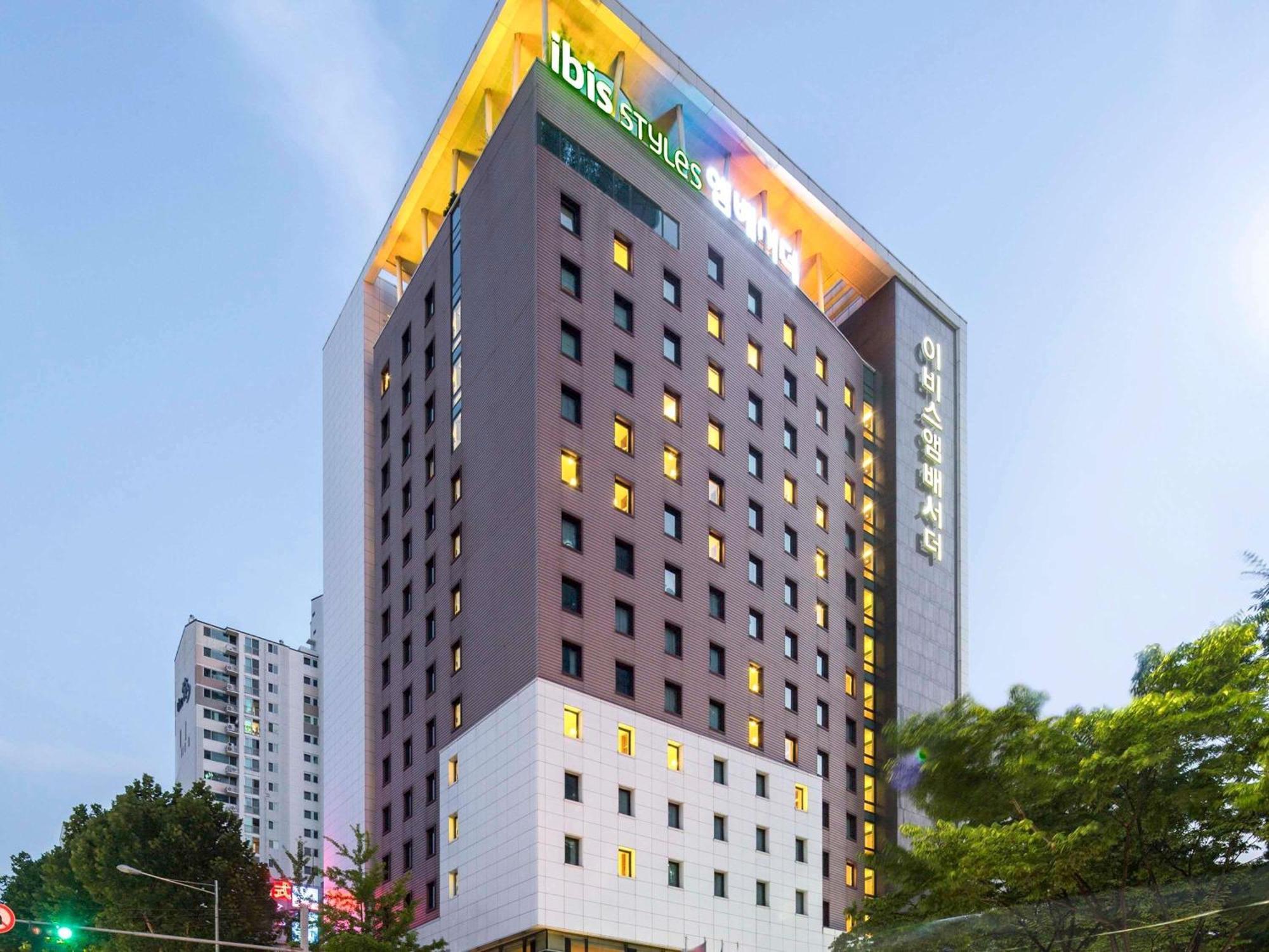 Staying Near Leeum Museum: 15 Business Hotels Compared