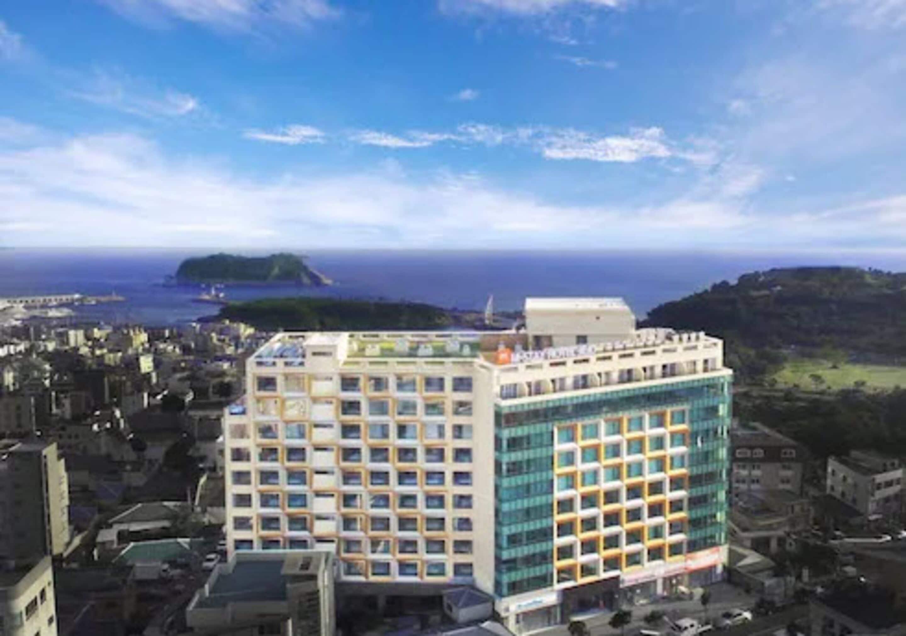 4 Four-Star Hotels in Jeju Province That Stand Out