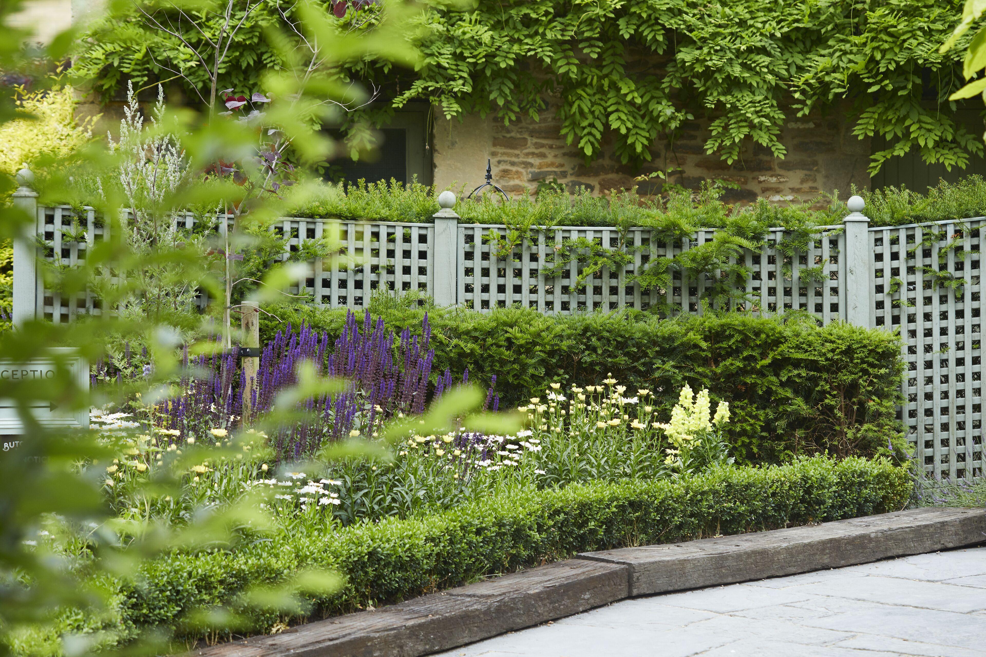 5 Central Hotels Near Great Chalfield Manor Worth Booking
