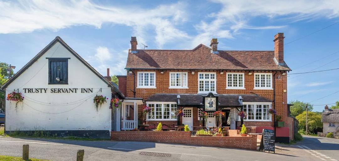 Staying Near Furzey Gardens: 5 Family Hotels Compared